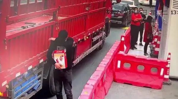 盤扣式腳手架提貨受阻,3000萬(wàn)貨車司機(jī)被困于物流!(圖6)